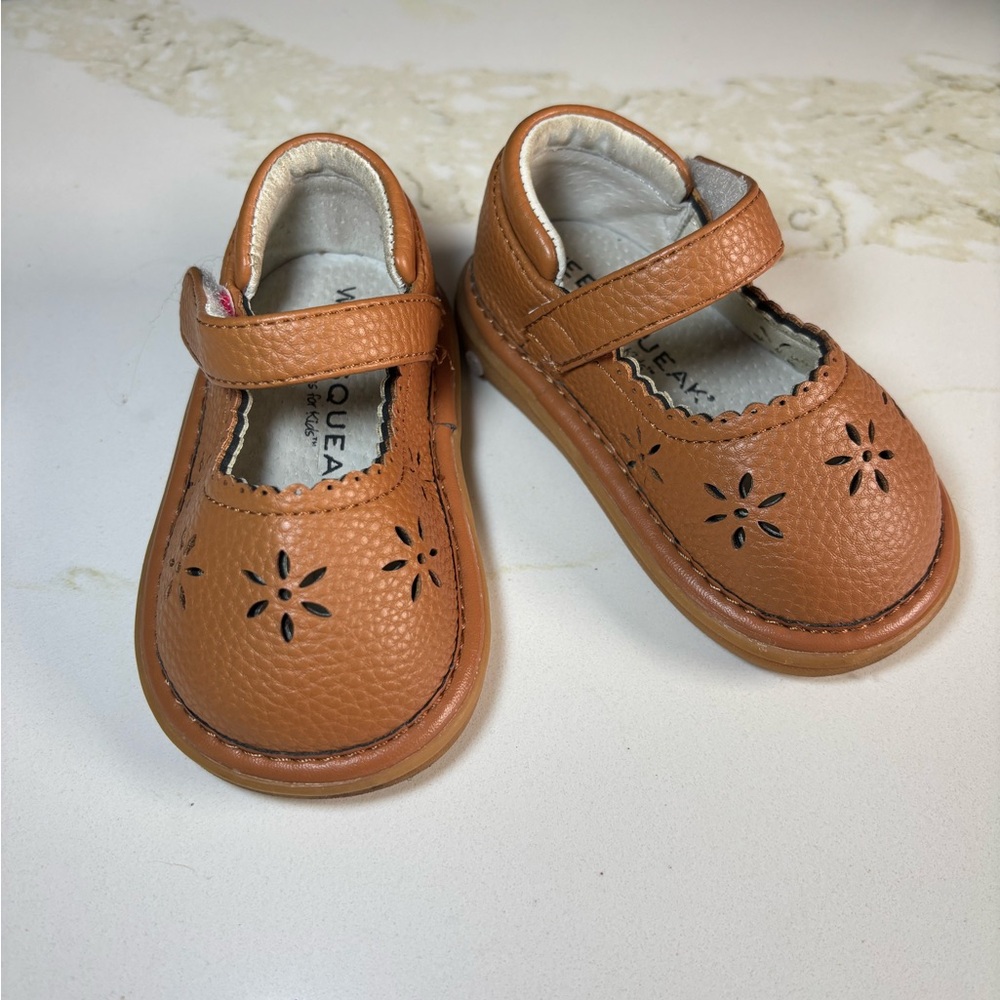 Wee Squeak Ellie Brown Shoe Size: 4
